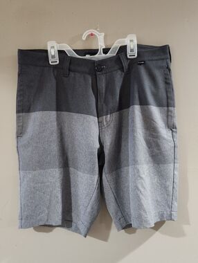Travis Mathew Shorts Size 32 Black Grey Stretch Golf